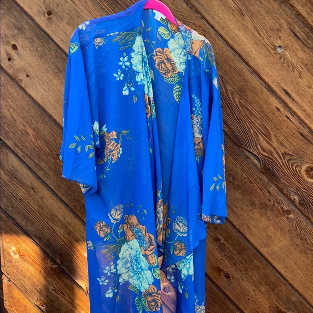 Lularoe Shirley 106, 107 Blue Floral Kimono